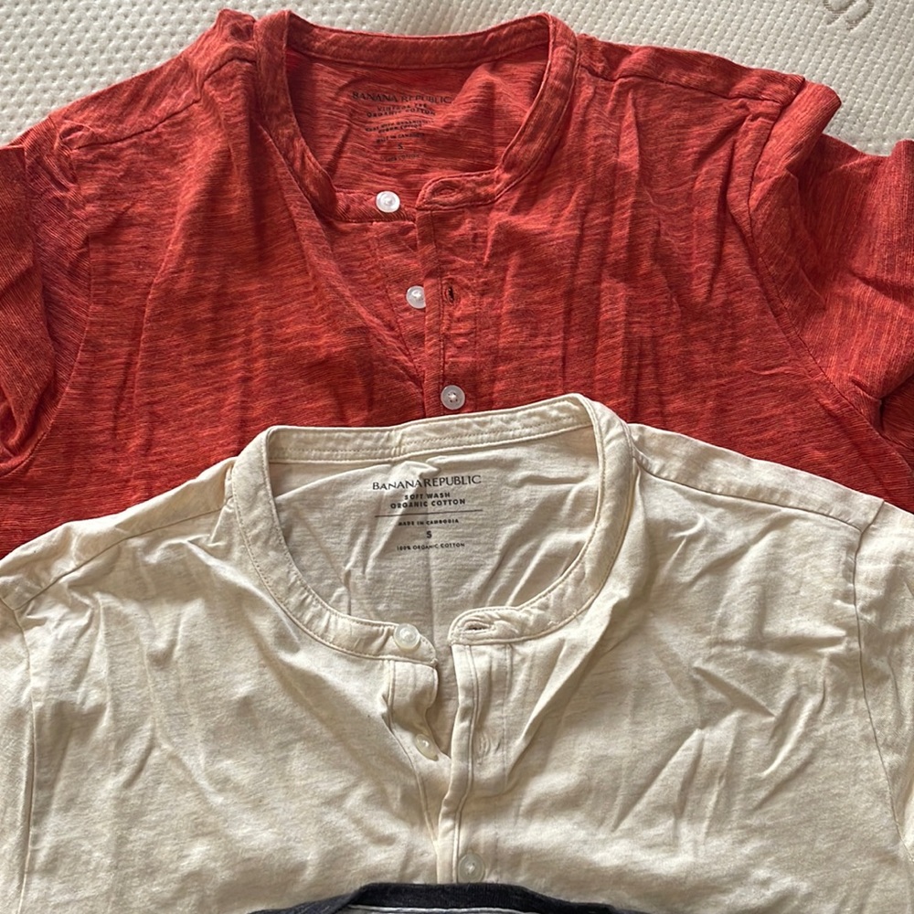(3) Banana republic t-shirts